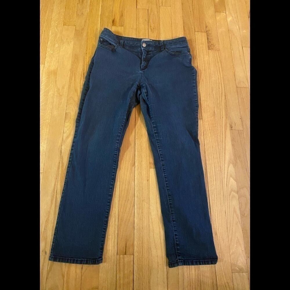 CHICOS WOMENS SLIMMING JEAN SIZE 1